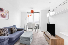 High Spec 2 Bed, 2 Bath, Wi-Fi, Balcony